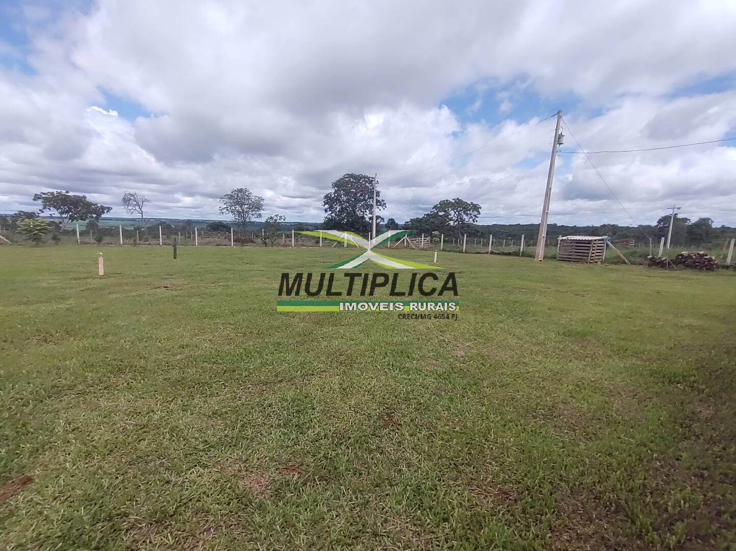 Chácara à venda com 3 quartos, 200m² - Foto 9