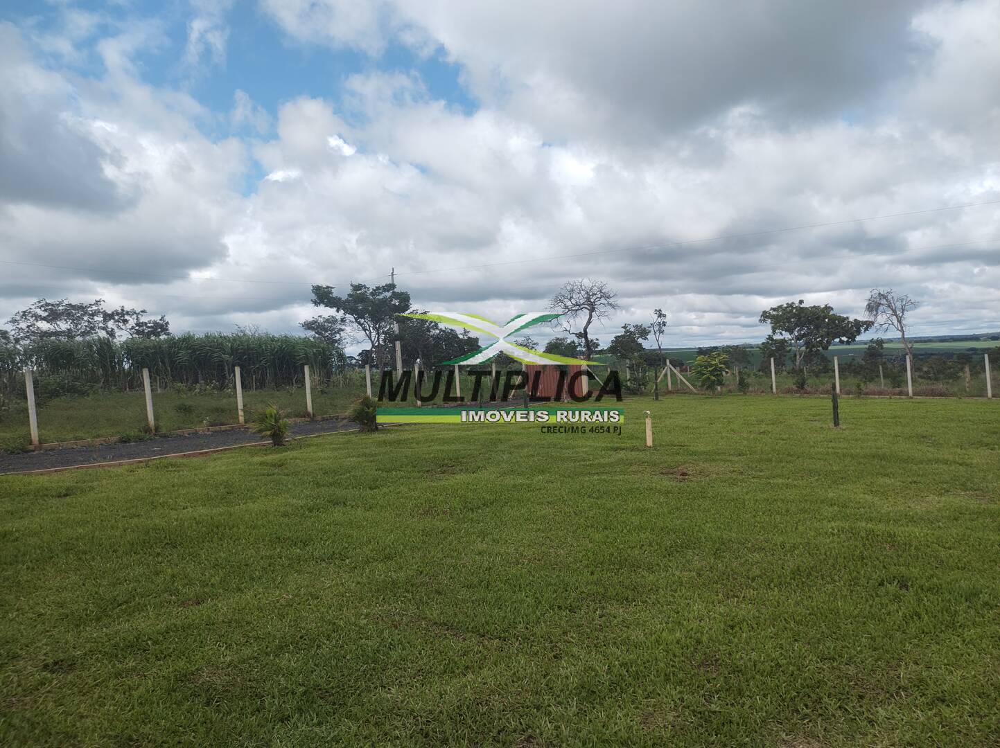 Chácara à venda com 3 quartos, 200m² - Foto 31