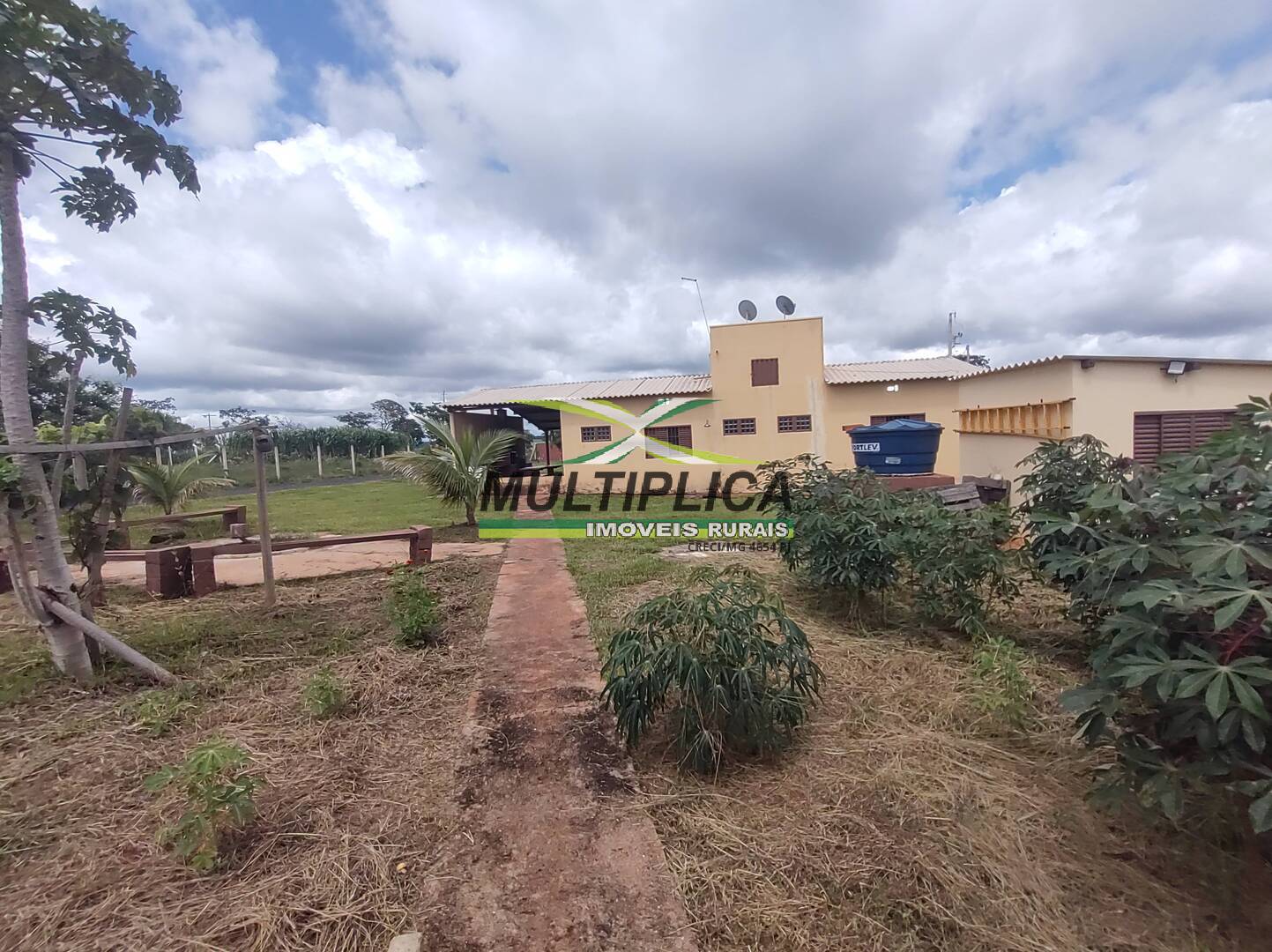 Chácara à venda com 3 quartos, 200m² - Foto 2
