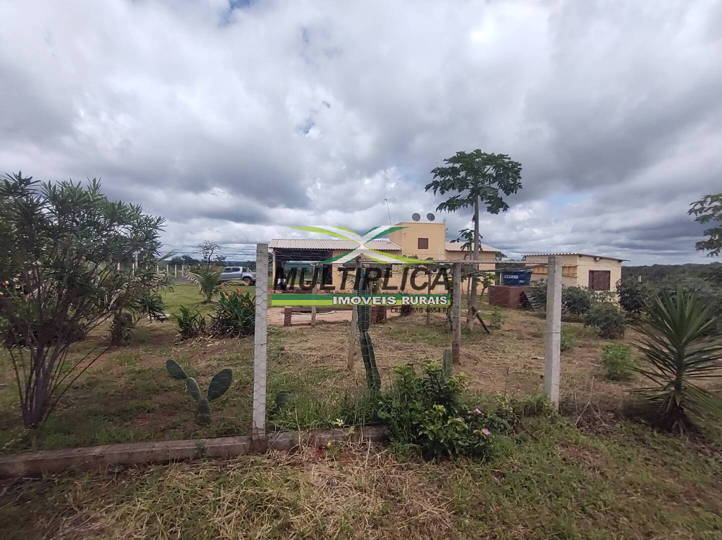 Chácara à venda com 3 quartos, 200m² - Foto 1