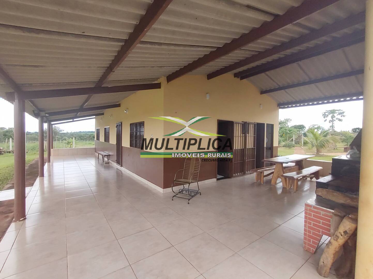 Chácara à venda com 3 quartos, 200m² - Foto 3